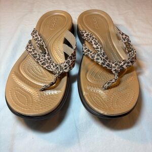 Crocs Women’s Cheetah Gold Capri V Thong Flip Flip Sandals Size 7